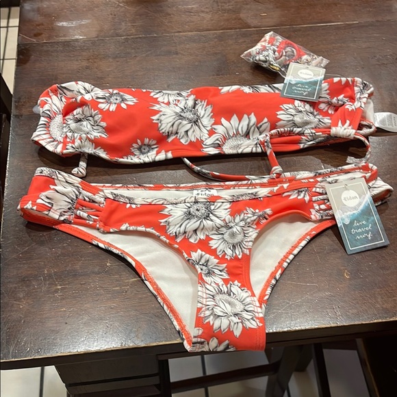Red and White Bandeau Bikini Set with Floral Designing - Picture 1 of 11